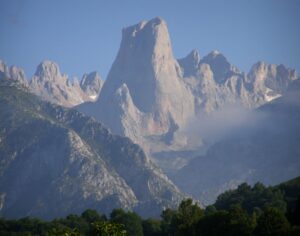 Naranjo_de_Bulnes